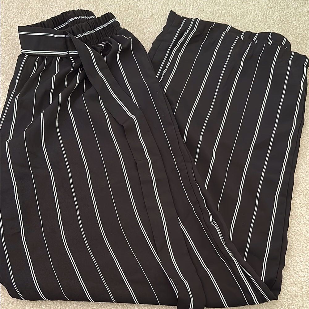 Woman’s breeze over black white stripe pants M